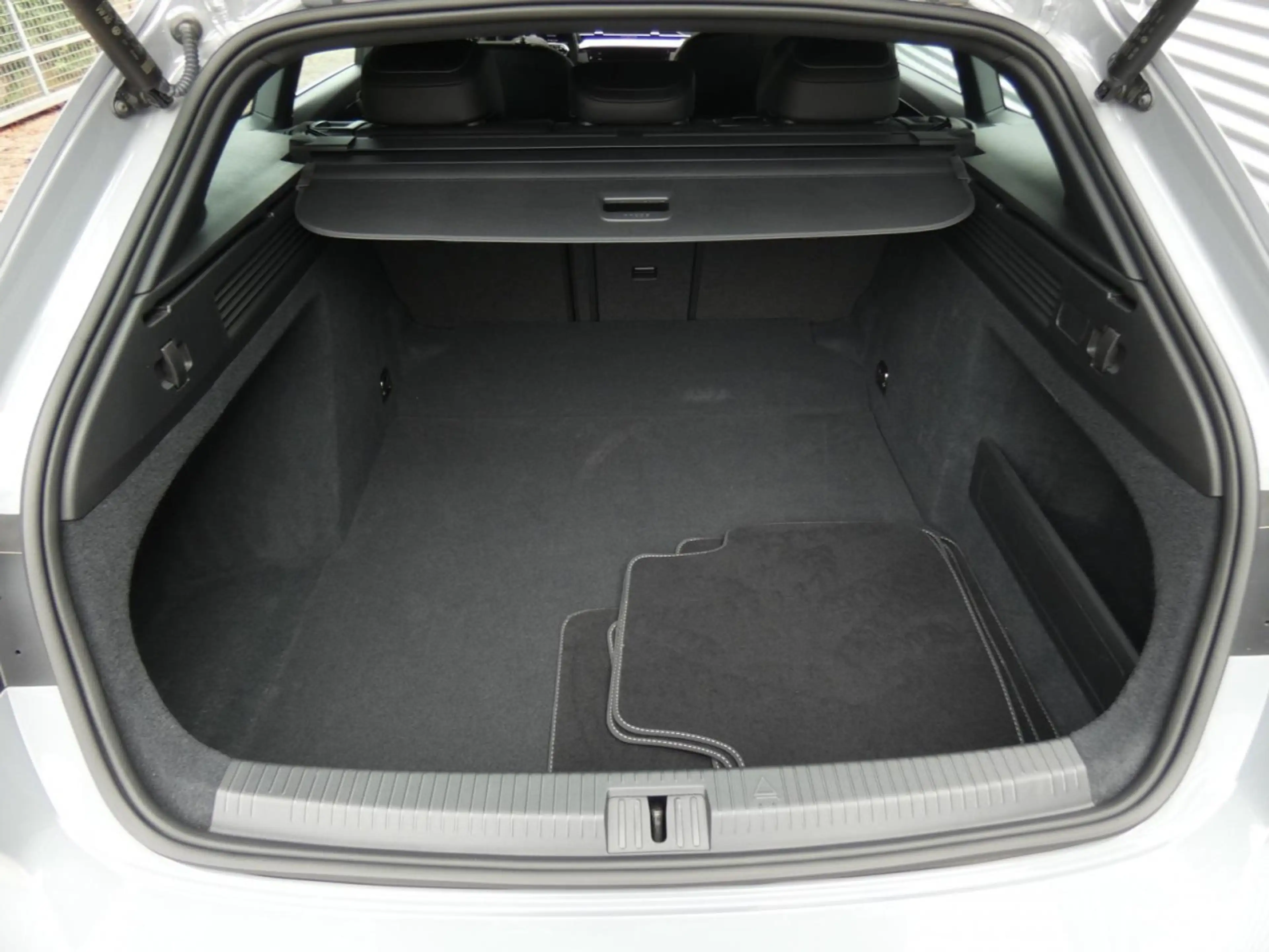 Volkswagen Arteon Shootingbrake 2.0 TSI DSG R-Line LED Navi SHZ PDC — photo 9
