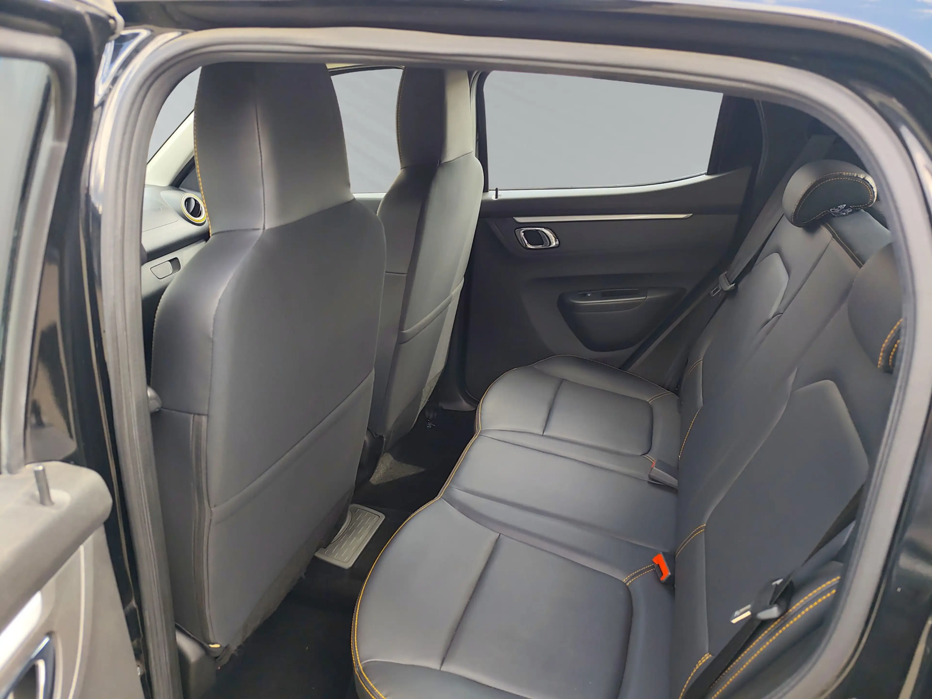 Dacia Spring Electric 45 Comfort Plus look Paket orange — photo 8