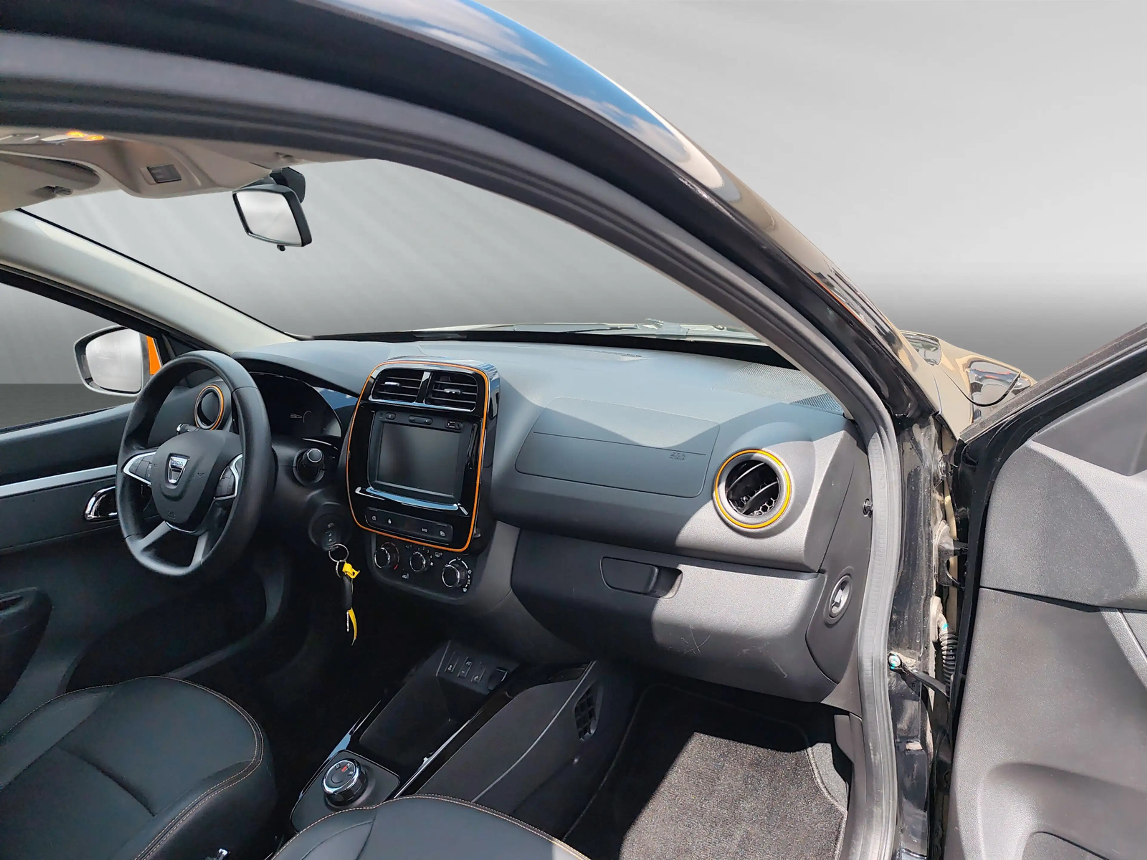 Dacia Spring Electric 45 Comfort Plus look Paket orange — photo 10