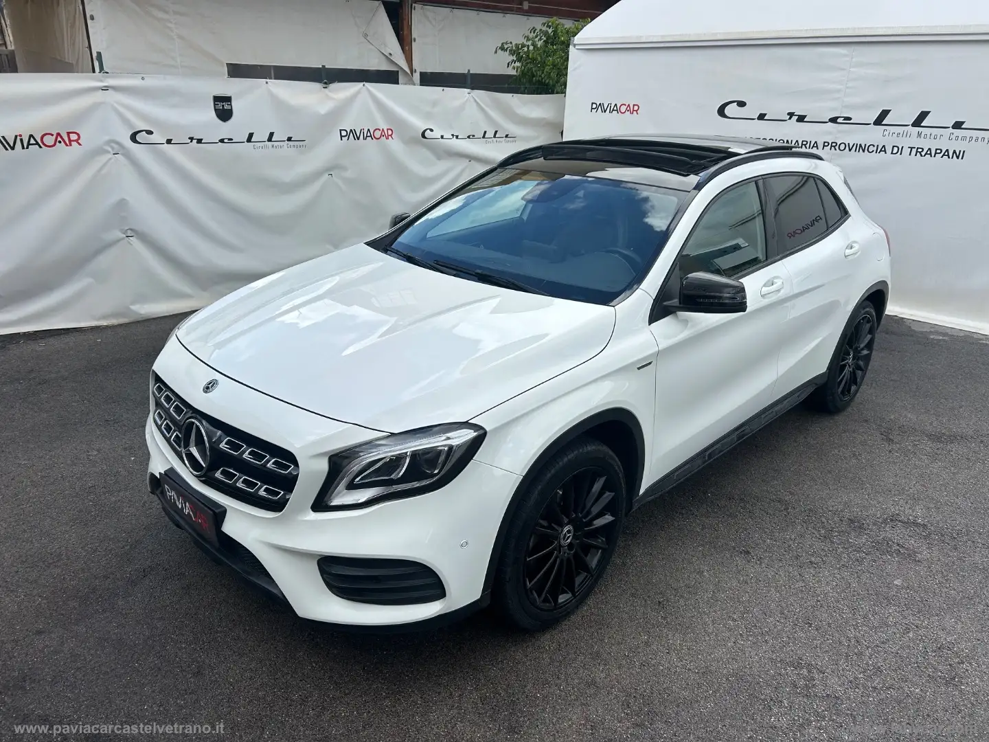 Mercedes-Benz GLA 180 GLA 200 d Automatic Premium NIGHT EDITION Weiß - 2