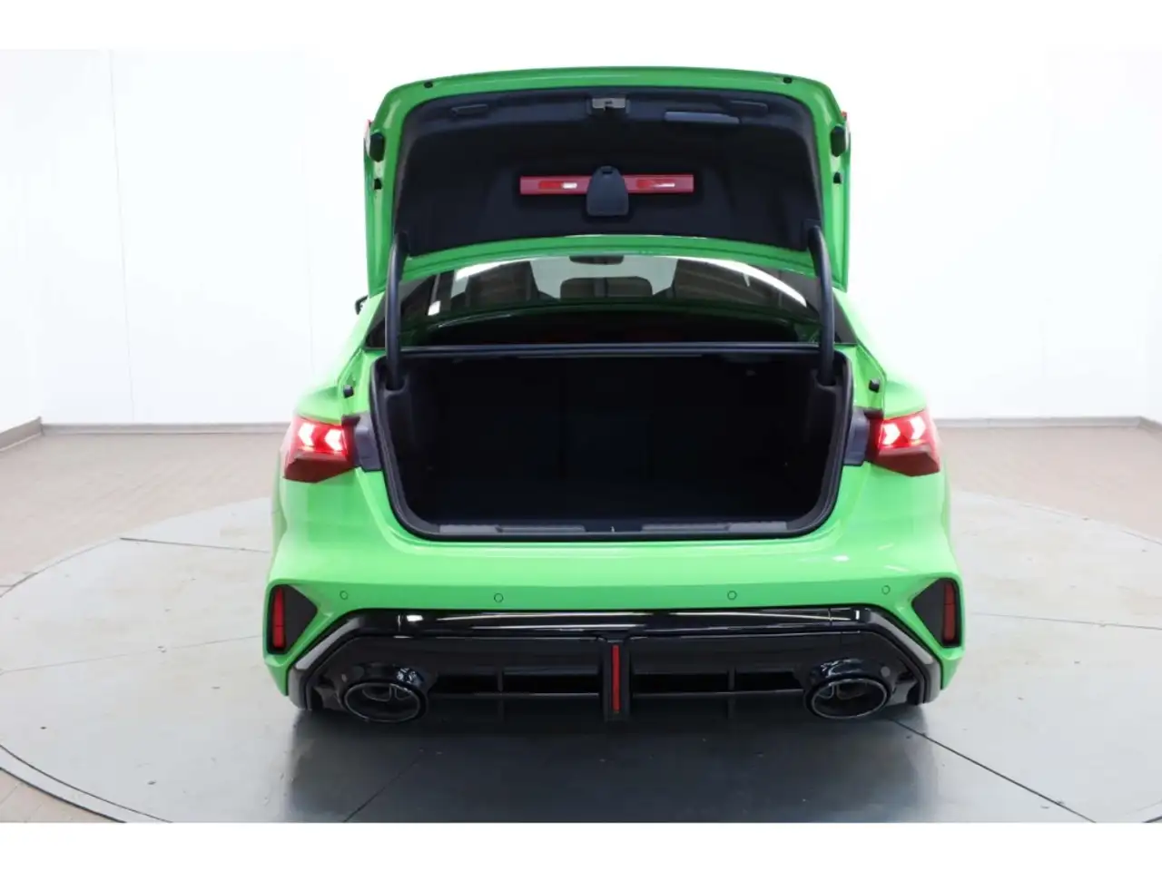Audi RS3 Limousine TFSI quattro 12