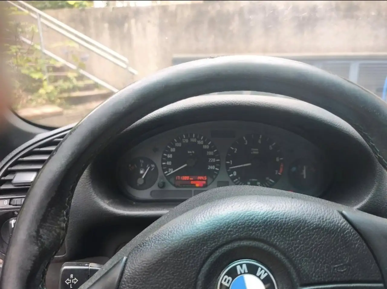 BMW 320i, foto 12