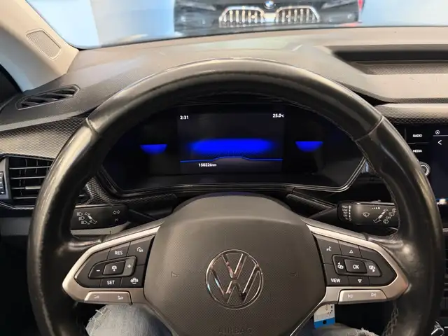 Volkswagen T-Cross view 8
