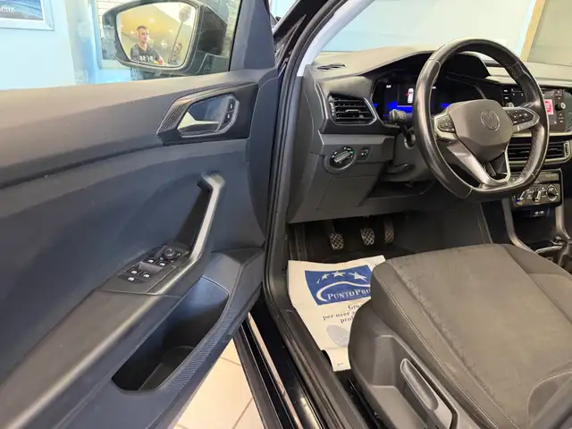 Volkswagen T-Cross view 6