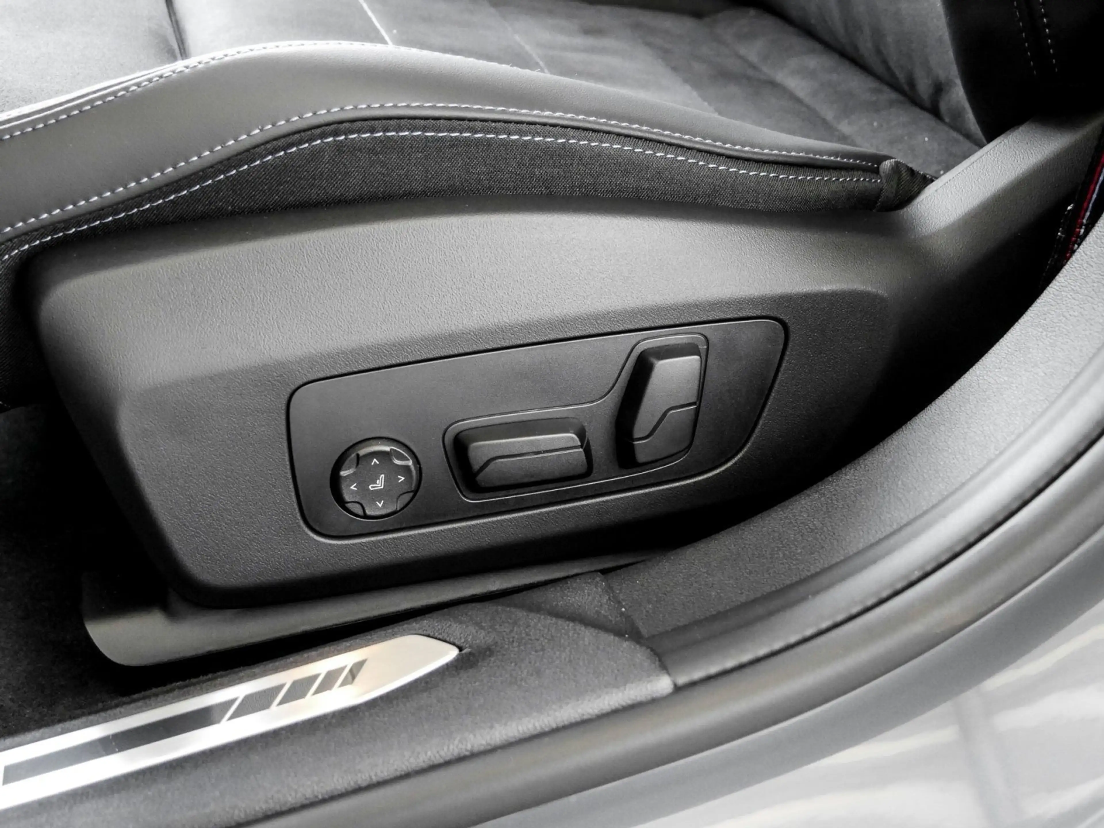 BMW 135 M135 xDrive M Sport HUD ACC 360°KAM RFK NAVI LM — photo 13