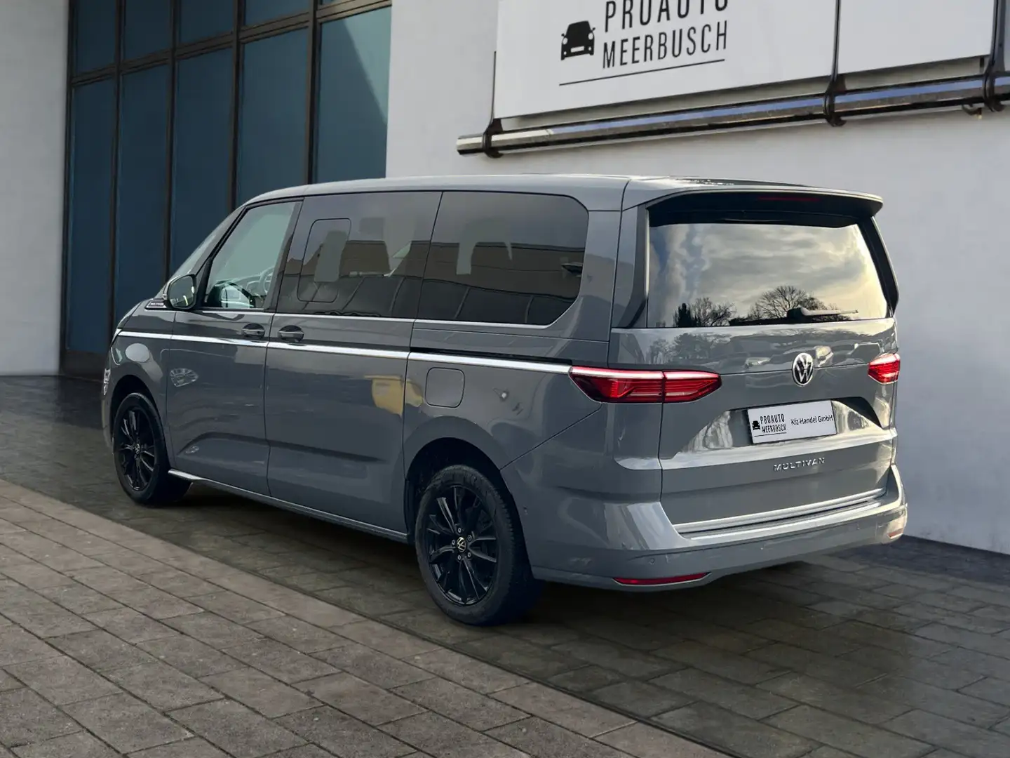 Volkswagen T7 Multivan Style lang ACC/PANO/EASYOPEN/RFK/NAVI Grau - 2