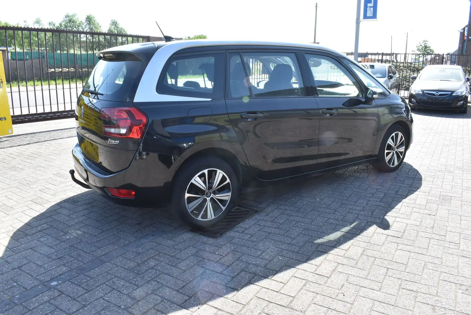 Citroen Grand C4 Picasso 1.6 BlueHDi Shine 7PL / Airco / GPS Zwart - 2