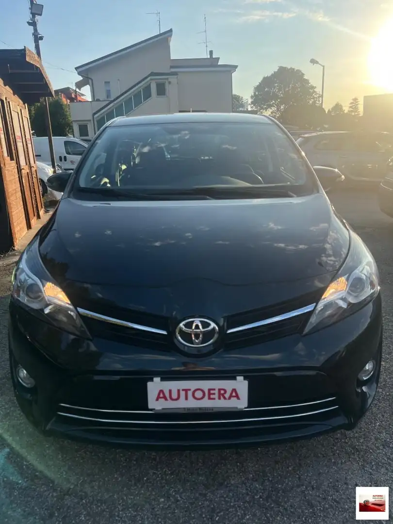 Toyota Verso 1.6 D-4D Style 7 posti Beyaz - 1
