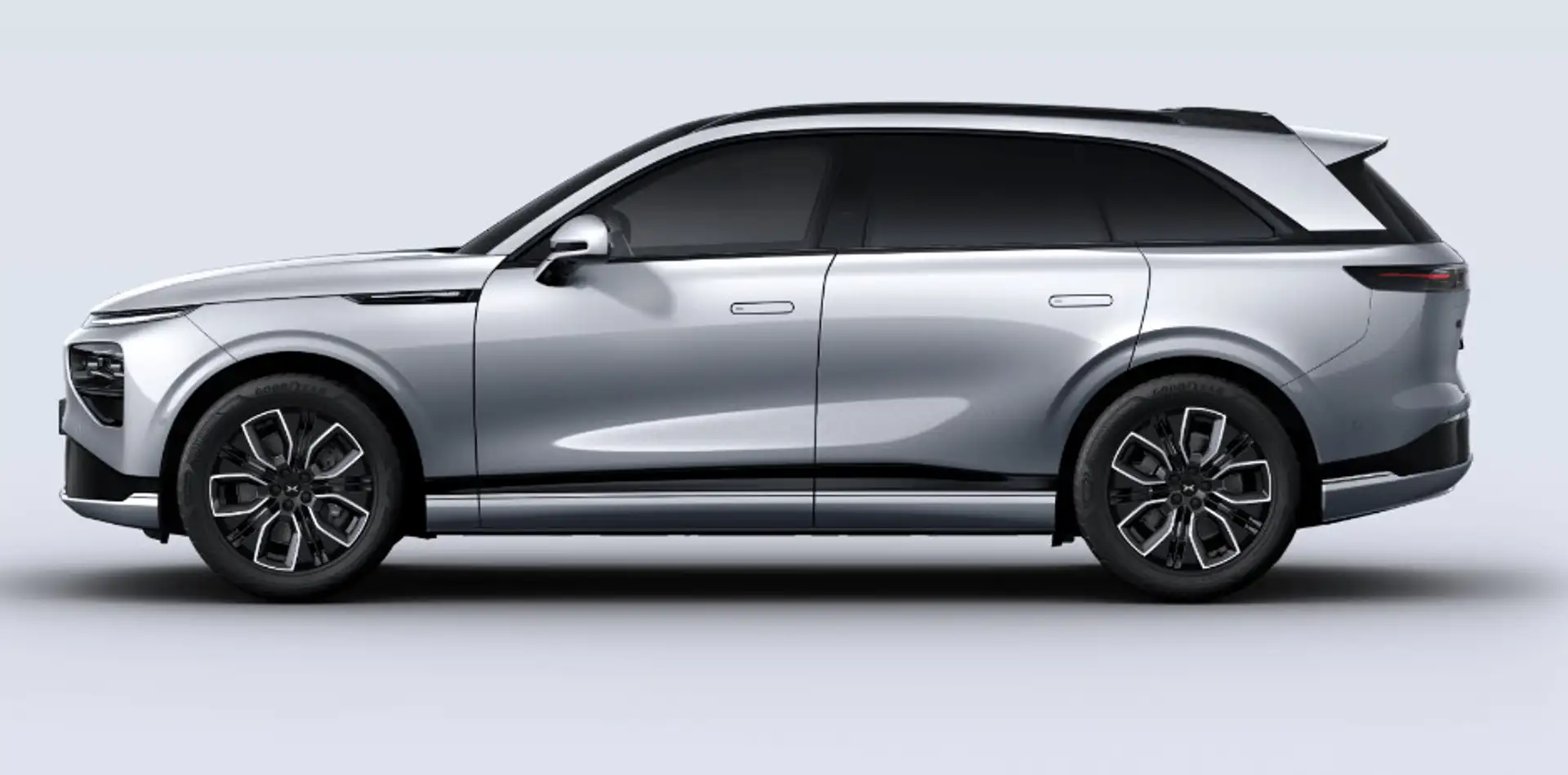 Xpeng G9 Standard Range RWD Silber - 2