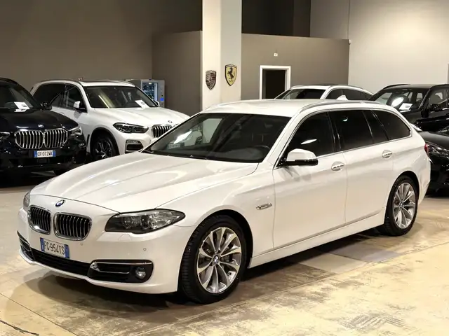 BMW 525 d Touring xdrive Luxury E6 - 18"-Navi-Pelle-Camera