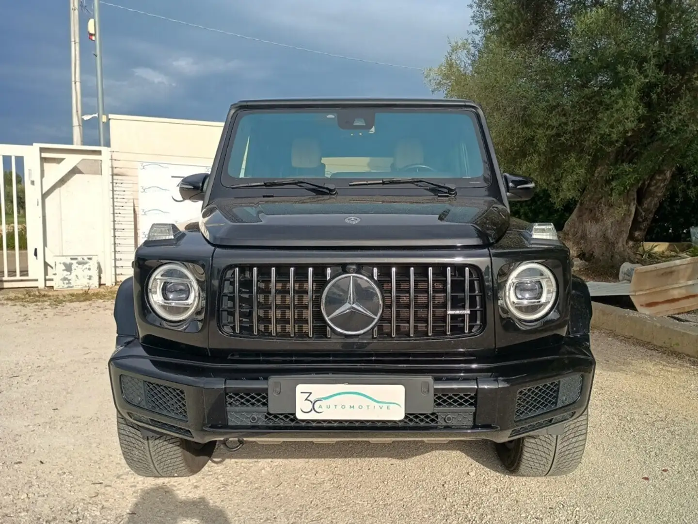 Mercedes-Benz G 350 d Premium Plus Fekete - 2