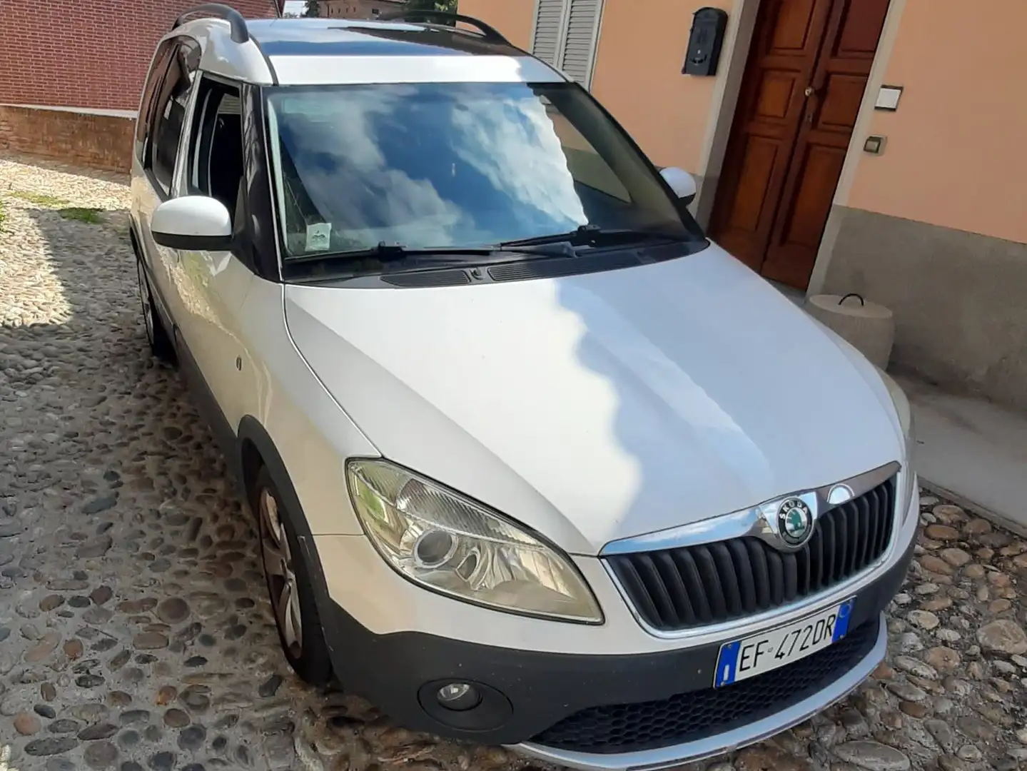 Skoda Roomster Roomster 2010 1.6 tdi cr Scout 90cv Fehér - 1