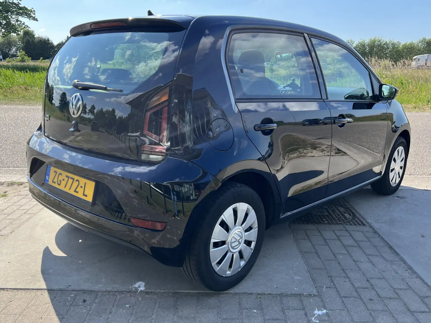 Volkswagen up! 1.0 BMT move up! / Elek. Spiegels / Airco / DAB / Negro - 2
