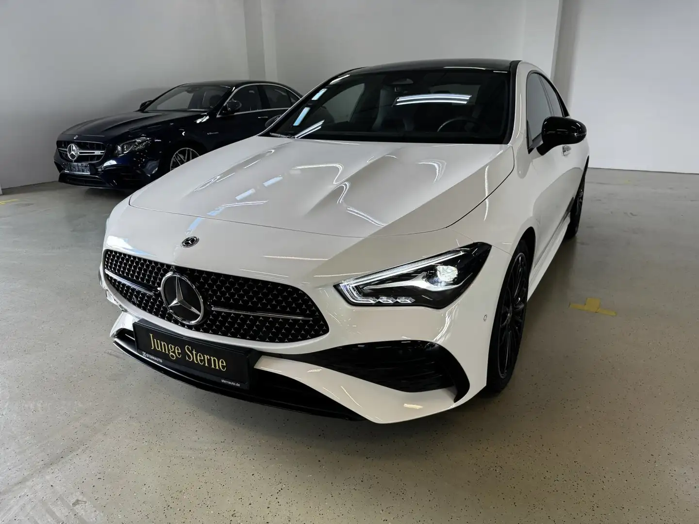 Mercedes-Benz CLA 180 CLA 180 AMG Prem Coupe Pano LED RüCam Night Navi Weiß - 2