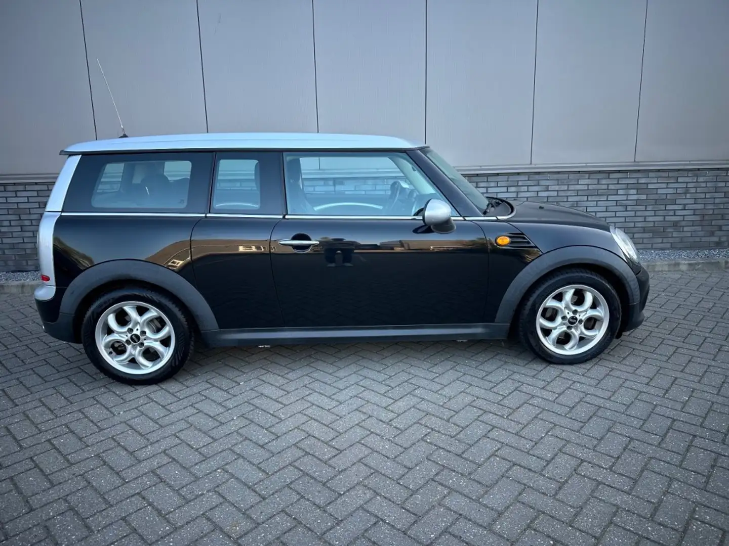 MINI Cooper Clubman 1.6 Clubman COOPER BNS L Ned auto Fekete - 2