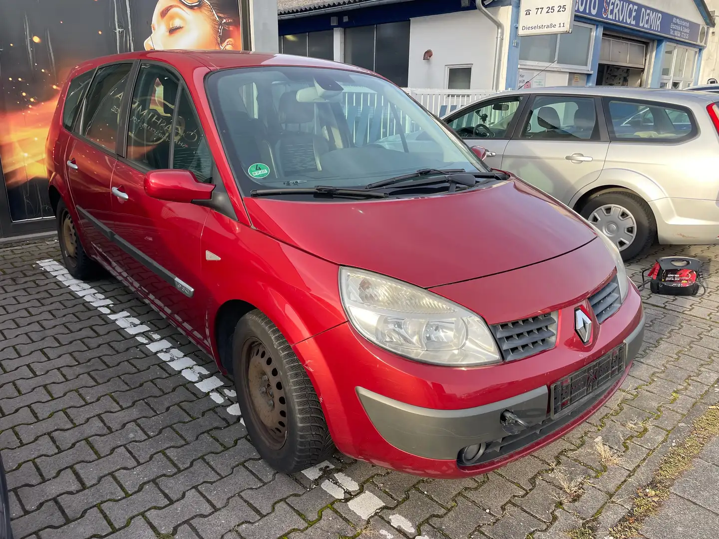 Renault Grand Scenic 1.9 dCi FAP Dynamique Czerwony - 1