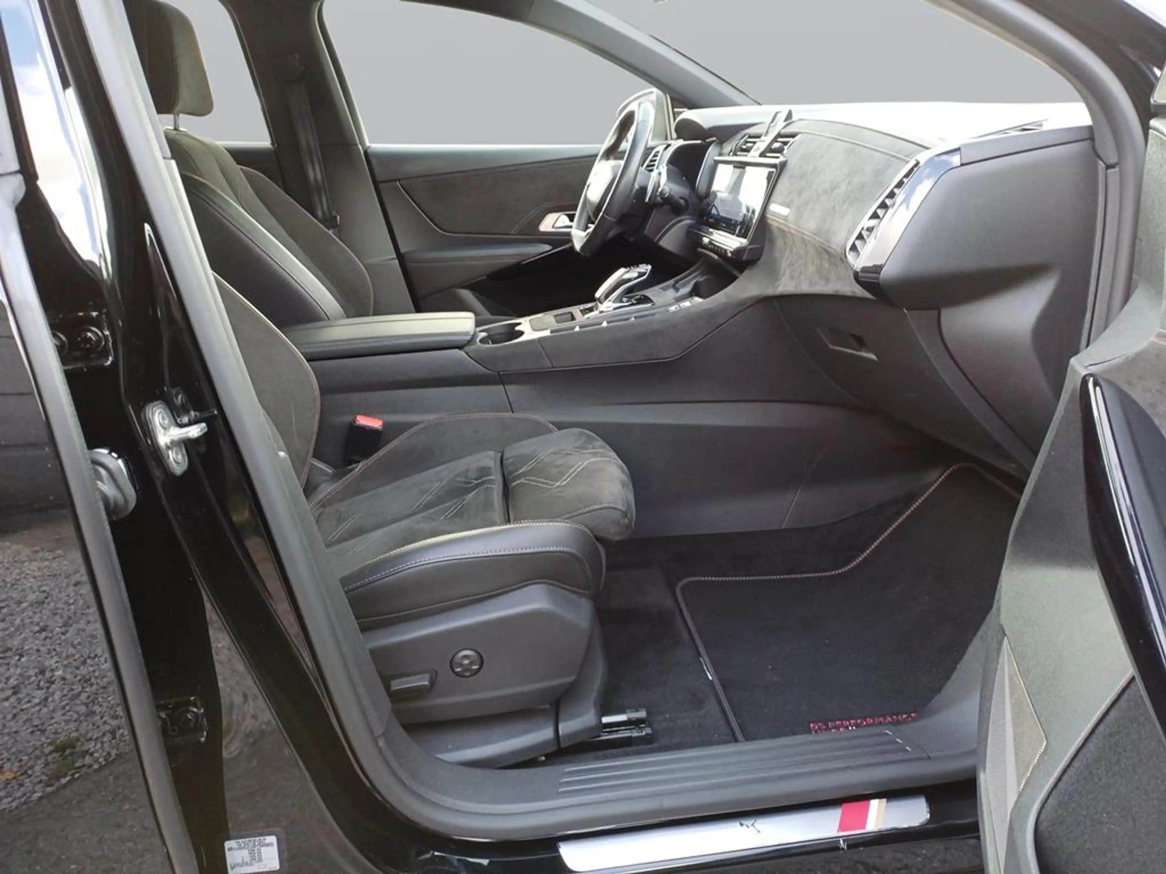 DS Automobiles DS 7 Crossback E-Tense 4x2 Performance Line + — photo 11