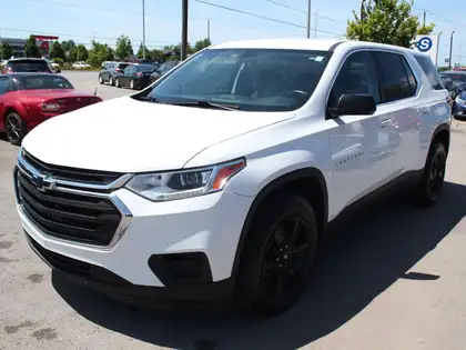 White 2018 Chevrolet Traverse SUV / Crossover Four-Wheel Drive Automatic