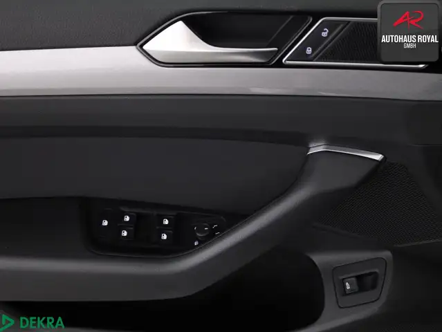 Volkswagen Passat view 14