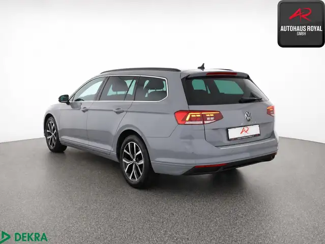 Volkswagen Passat view 3