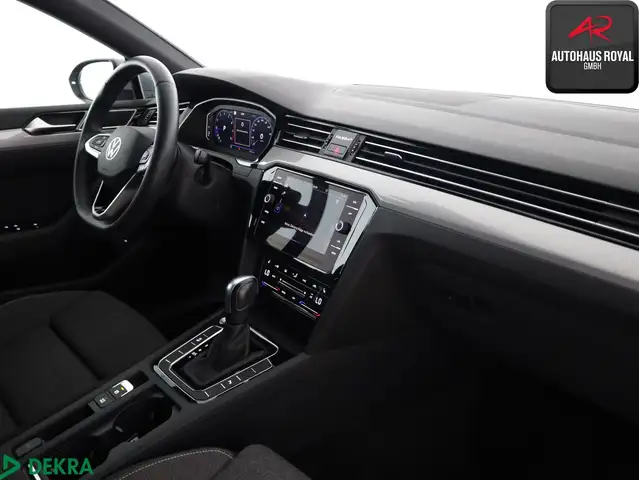 Volkswagen Passat view 10