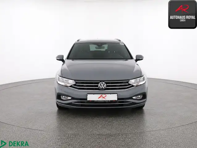 Volkswagen Passat view 8