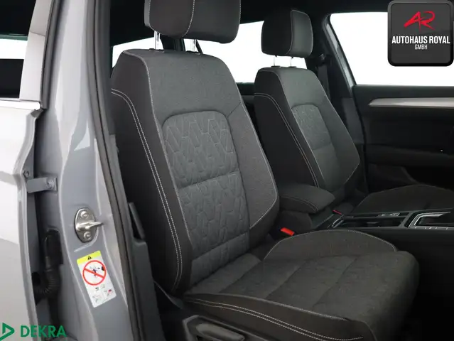 Volkswagen Passat view 11