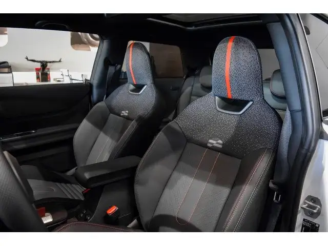Mini Hatch view 7