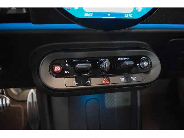 Mini Hatch view 12