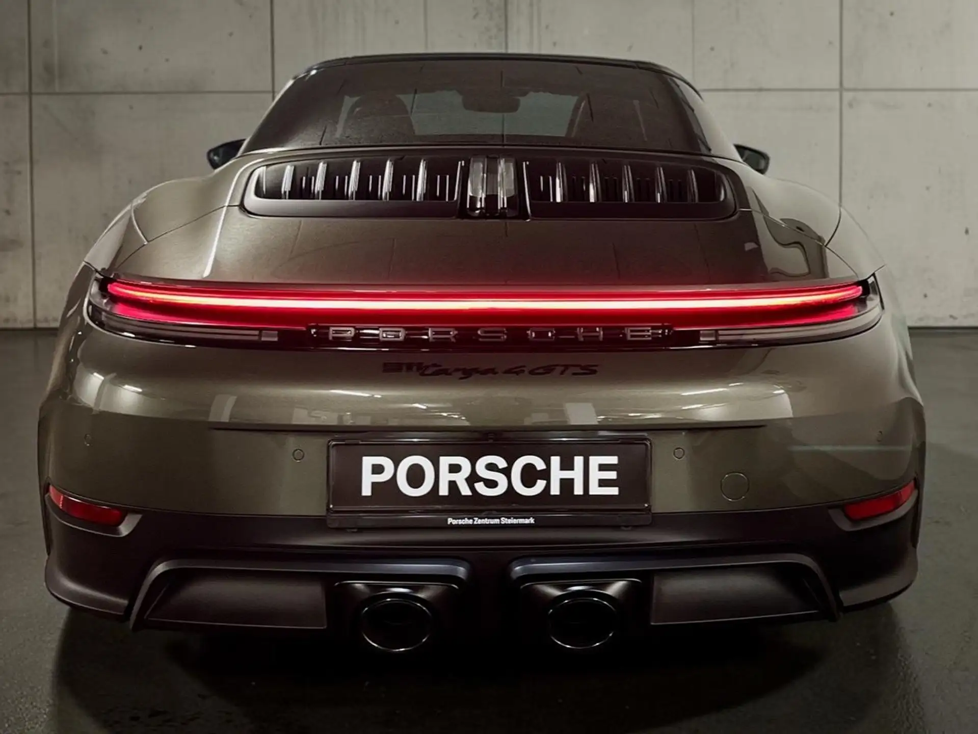 포르쉐 911 Targa 4 GTS 2026 베이지 사진 5