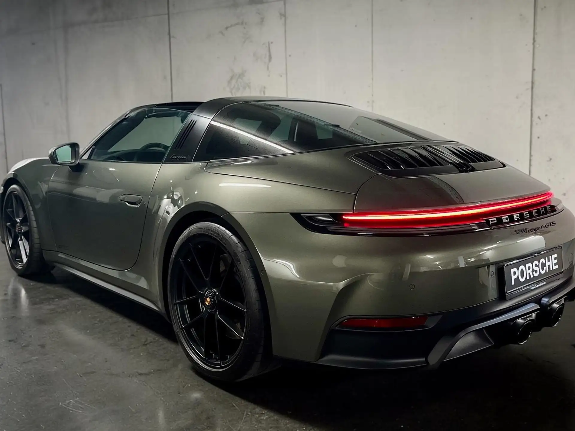 포르쉐 911 Targa 4 GTS 2026 베이지 사진 3