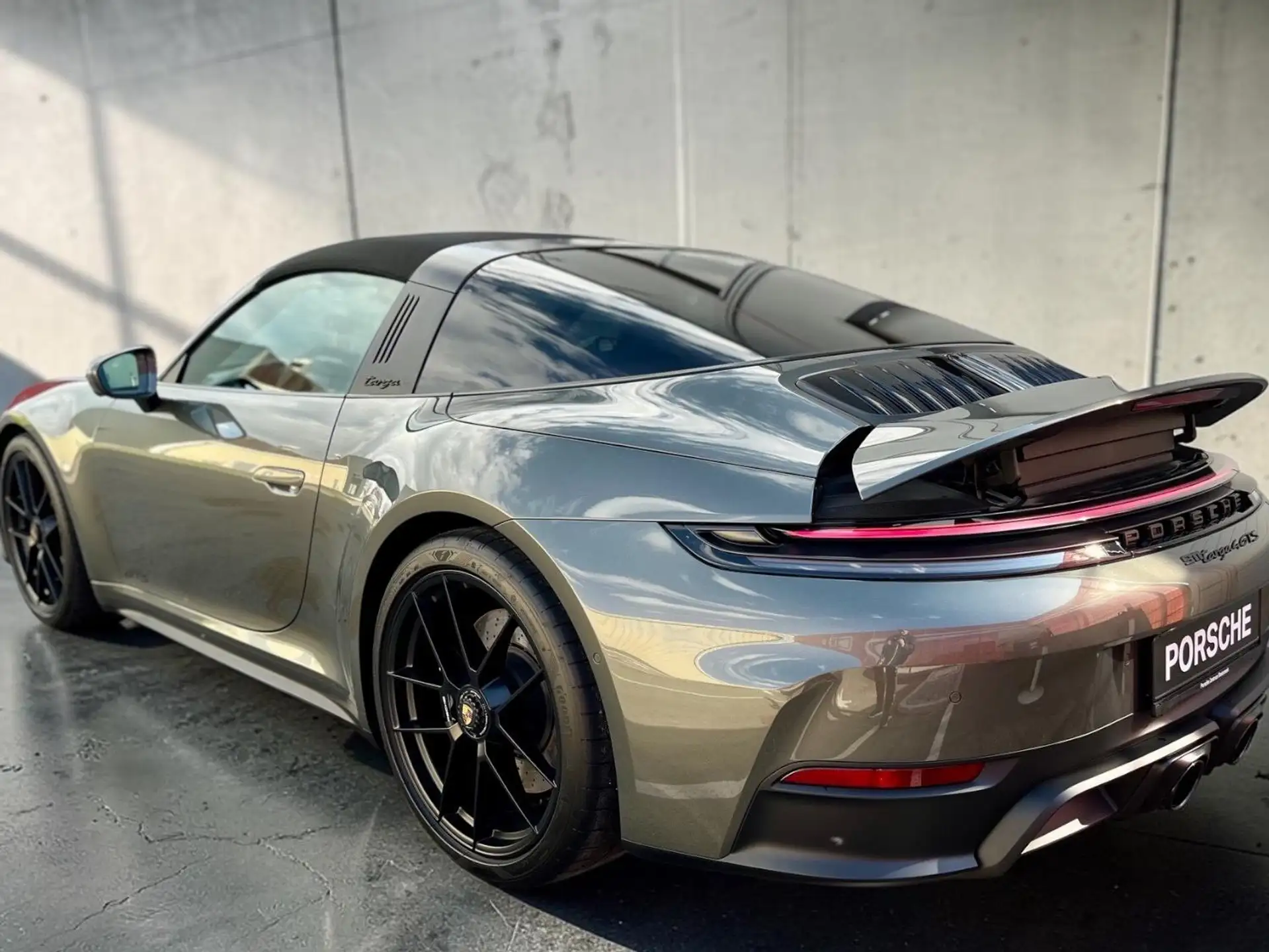포르쉐 911 Targa 4 GTS 2026 베이지 사진 6
