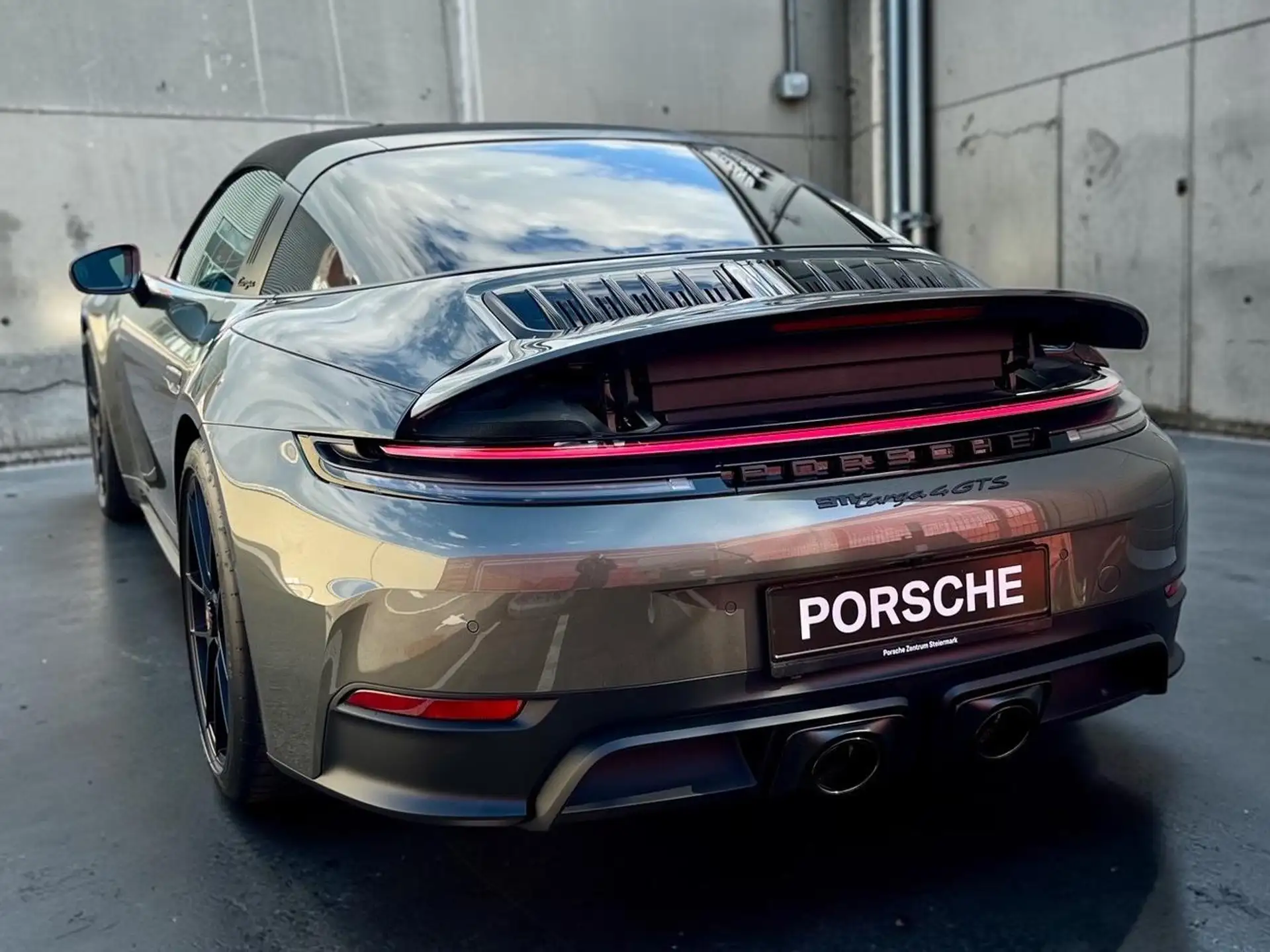 포르쉐 911 Targa 4 GTS 2026 베이지 사진 7