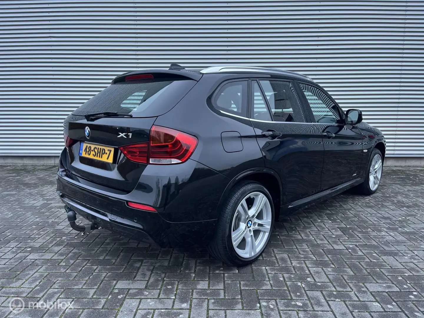 BMW X1 xDrive20i | M-Sport | Stoelverwarming | Harman Kar Schwarz - 2