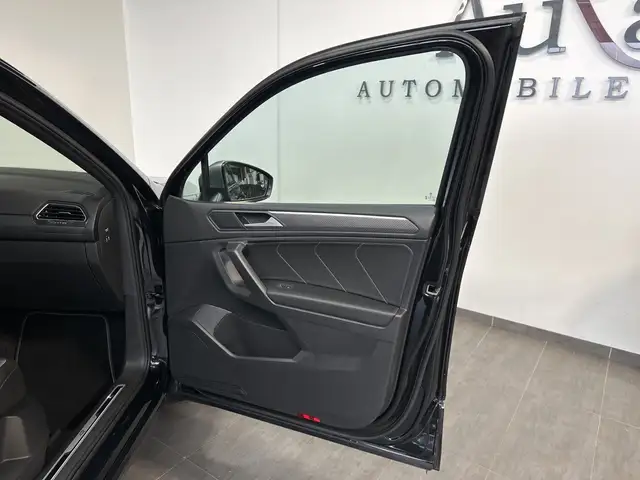 Volkswagen Tiguan Allspace view 9