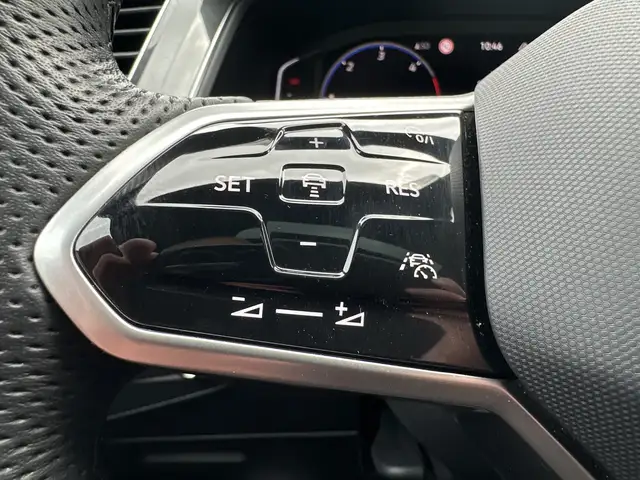 Volkswagen Tiguan Allspace view 10