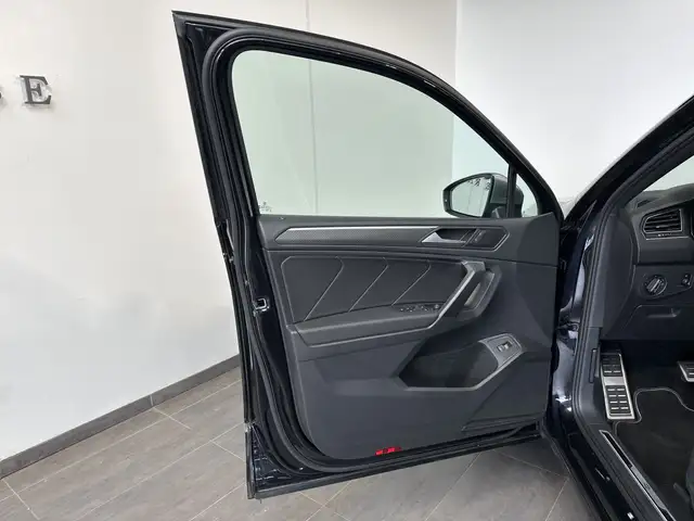 Volkswagen Tiguan Allspace view 8