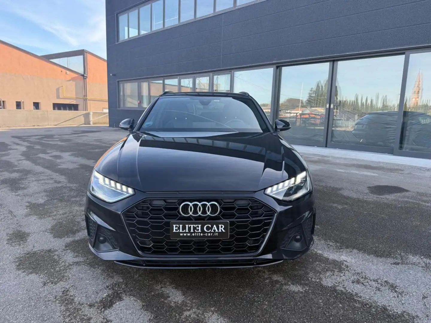 Audi A4 Avant 35 TDI/163 CV S tronic S line edition Schwarz - 2