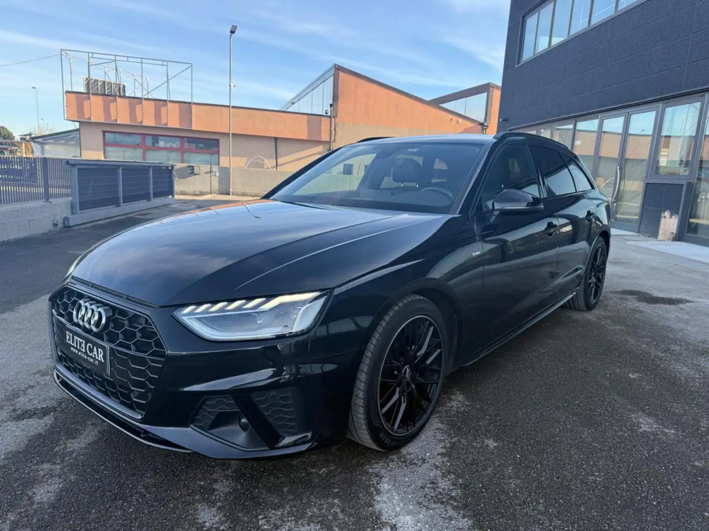 Audi A4 Avant 35 TDI/163 CV S tronic S line edition Schwarz - 1