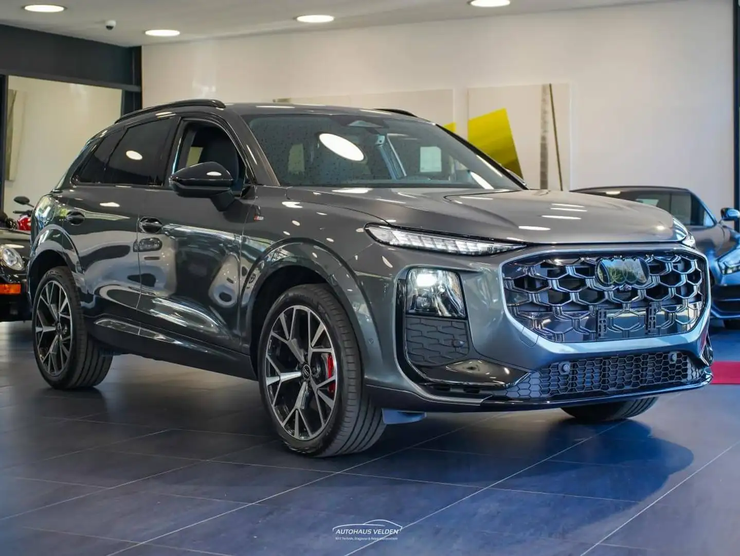 Audi Q3 TFSI quattro 150 kW, S-Line, Standheizung, AHK Grau - 1