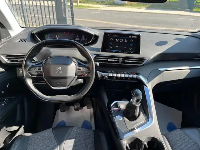 Peugeot 3008 view 8