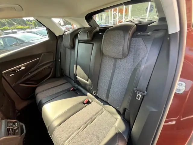 Peugeot 3008 view 6