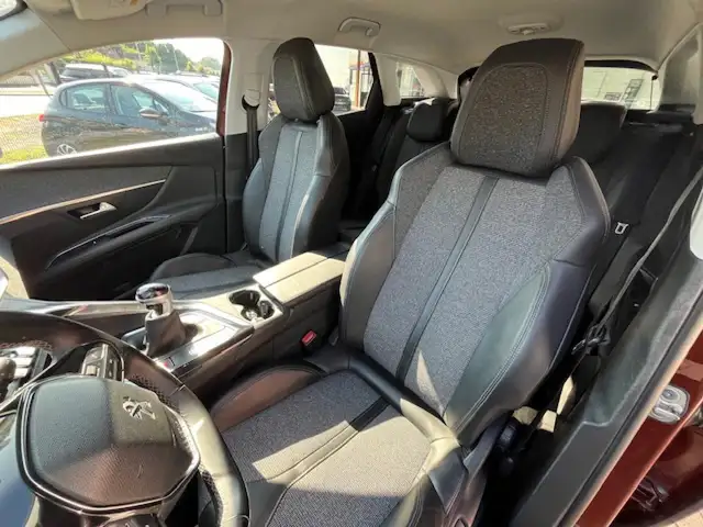 Peugeot 3008 view 5
