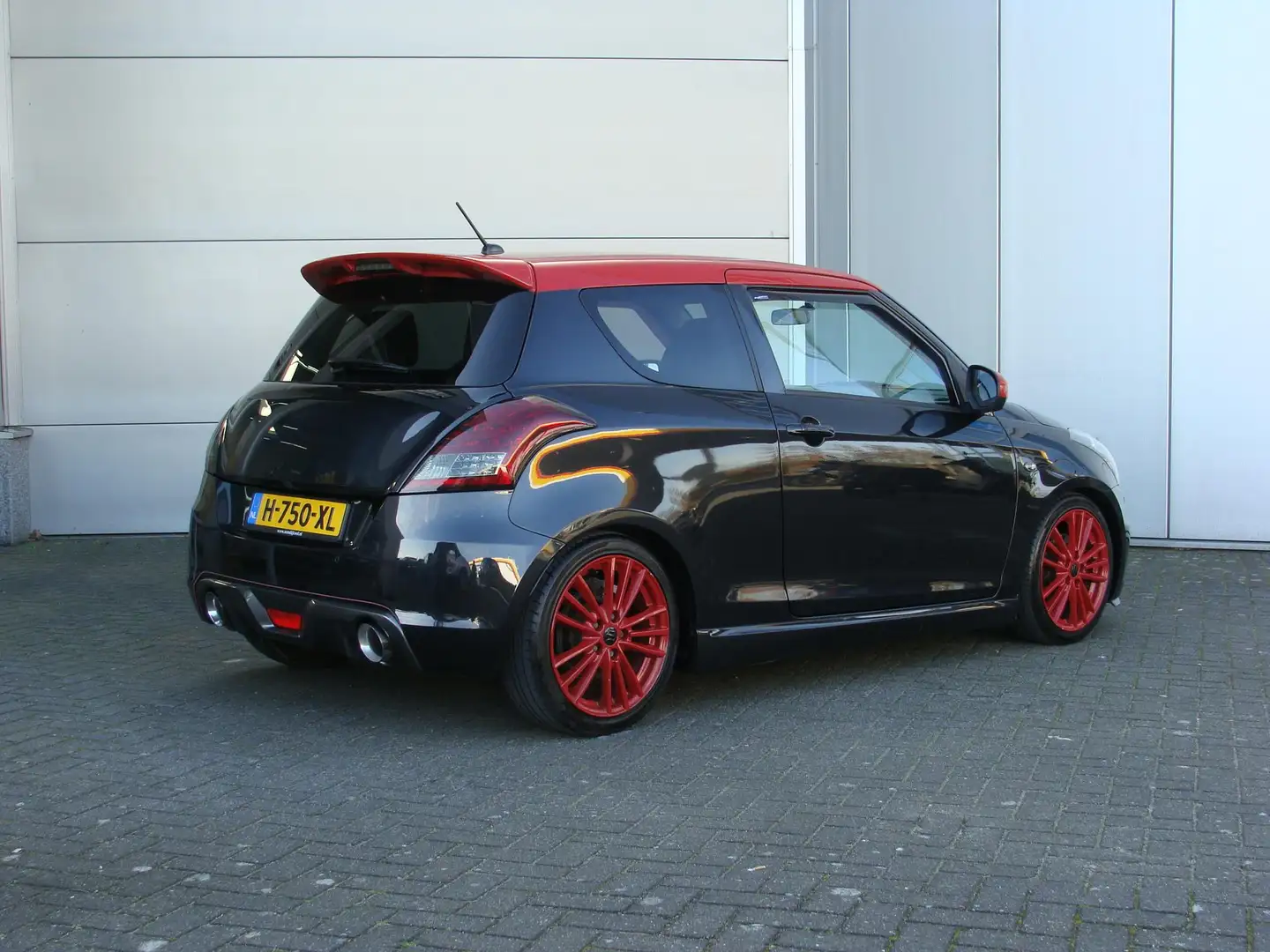 Suzuki Swift 1.6 Sport Zwart - 2