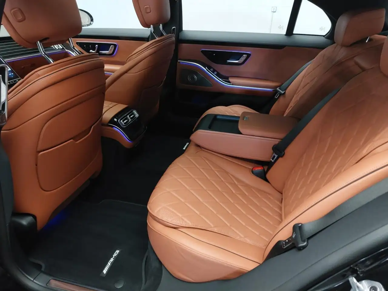 Mercedes-Benz S-Class снимка Mercedes-Benz S-Class