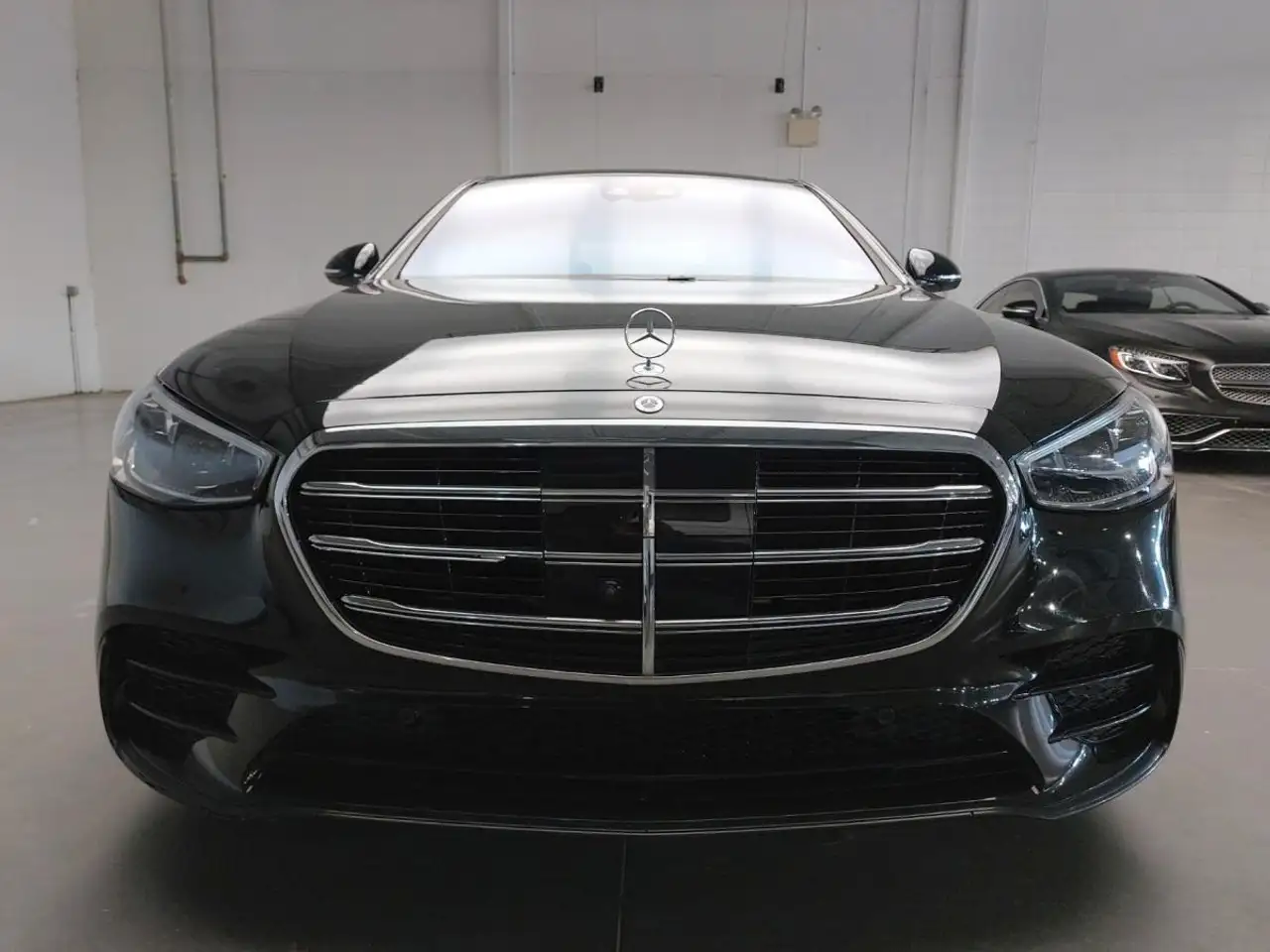 Mercedes-Benz S-Class снимка Mercedes-Benz S-Class