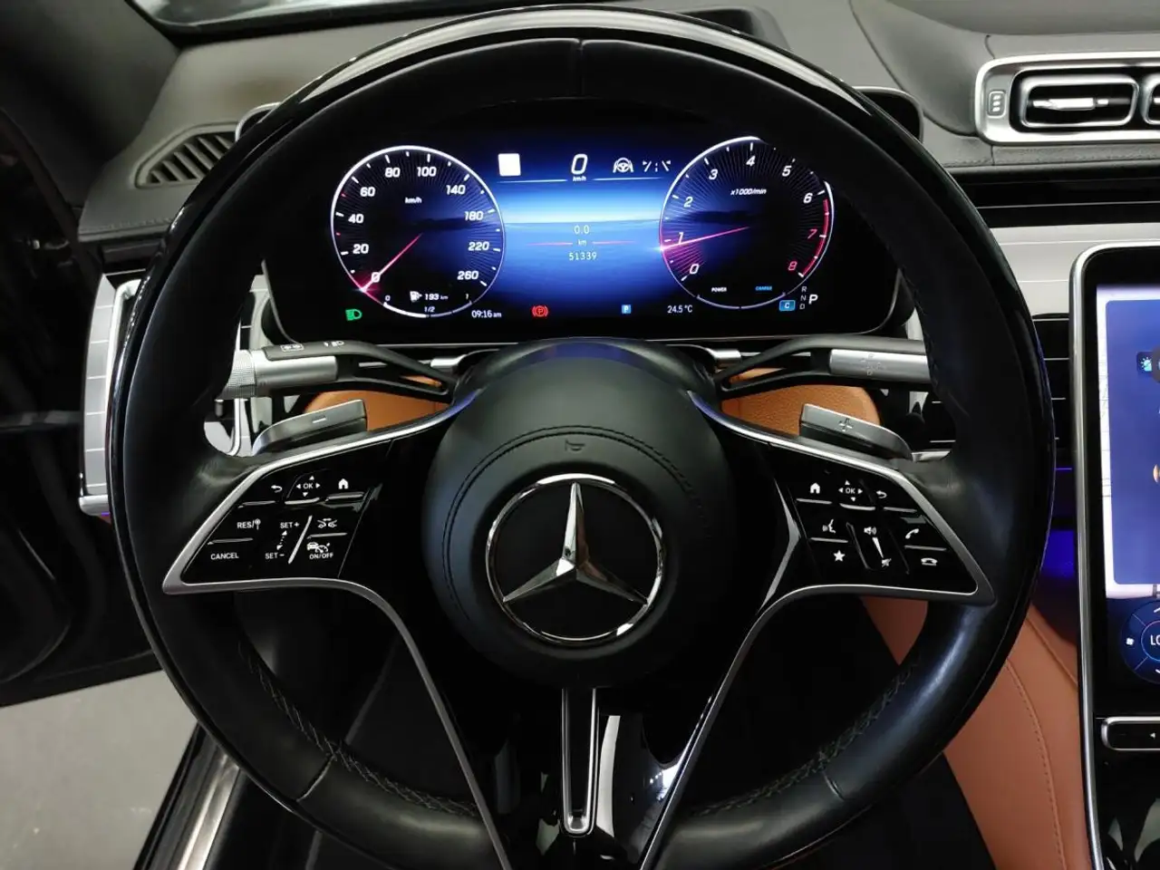 Mercedes-Benz S-Class снимка Mercedes-Benz S-Class