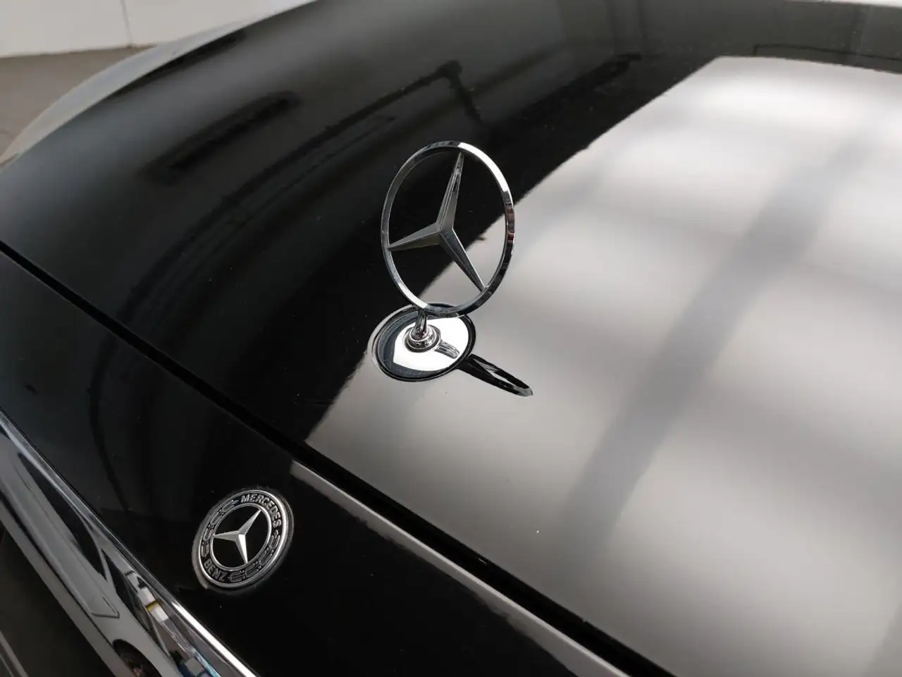 Mercedes-Benz S-Class снимка Mercedes-Benz S-Class