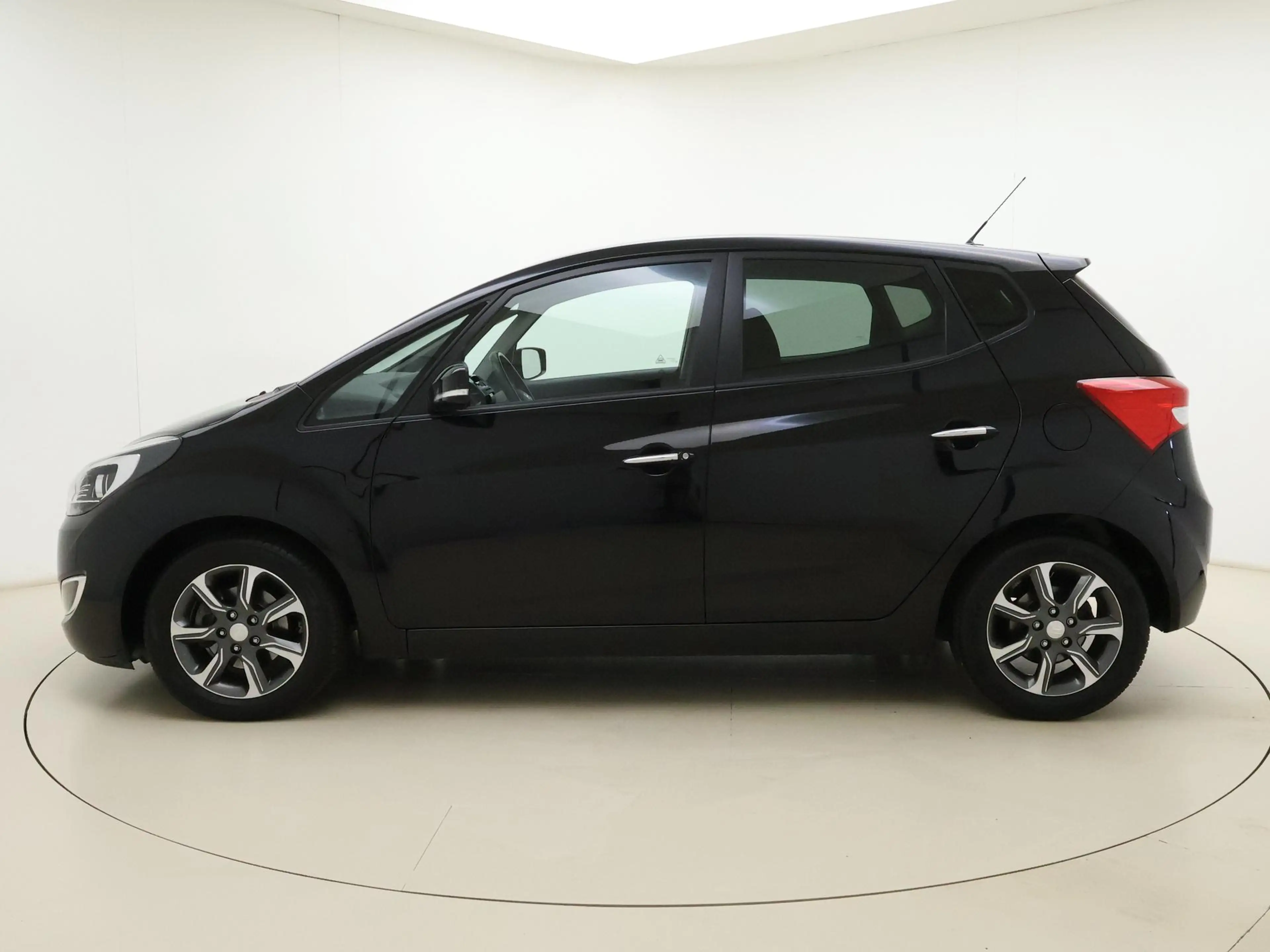 Hyundai iX20 1.6i Go! | Automaat | Parkeersensoren | Lichtmetal — photo 2