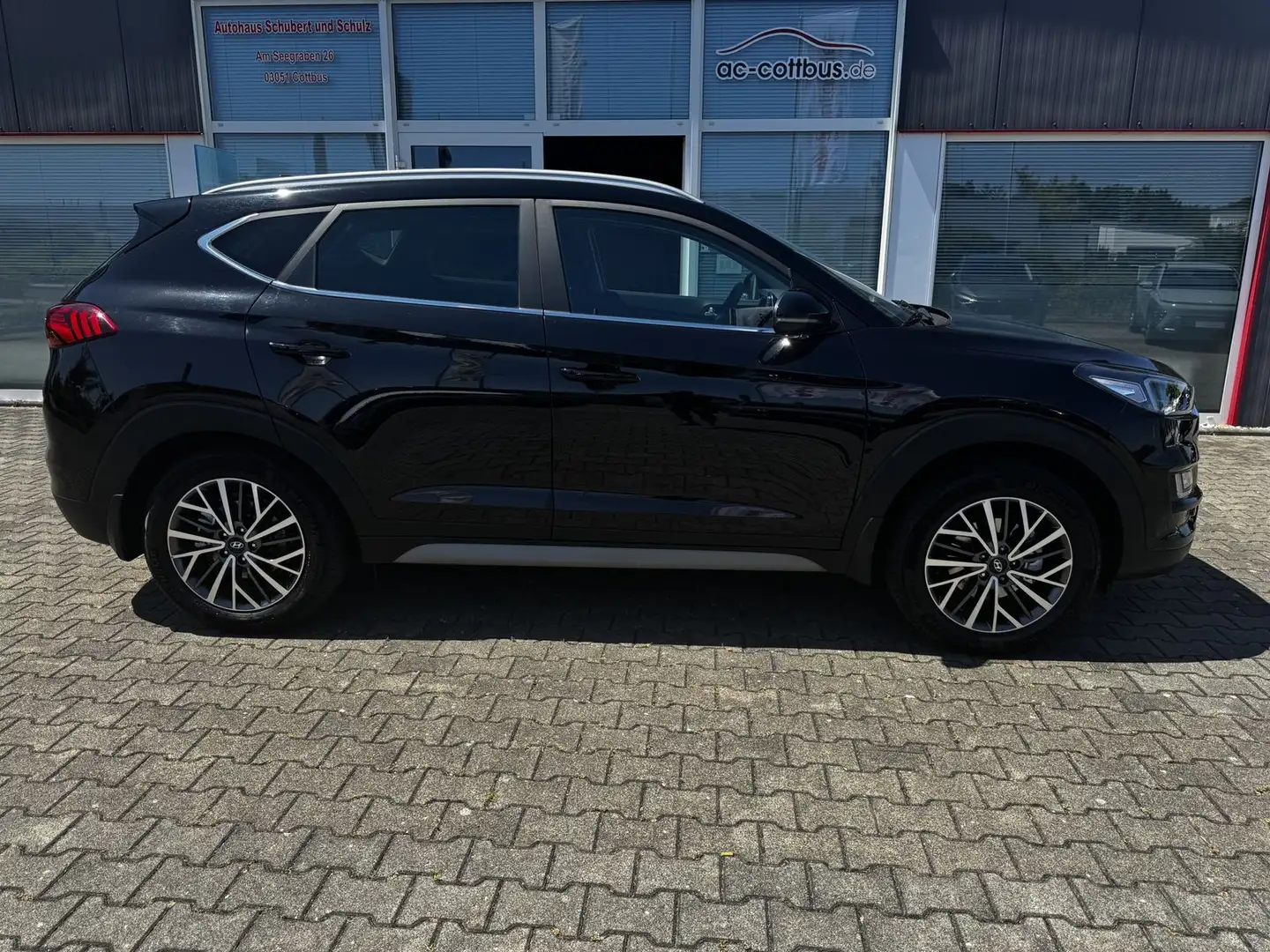Hyundai TUCSON Trend 1.6 Autogas LED Navi Klimaau Shzg A Noir - 2